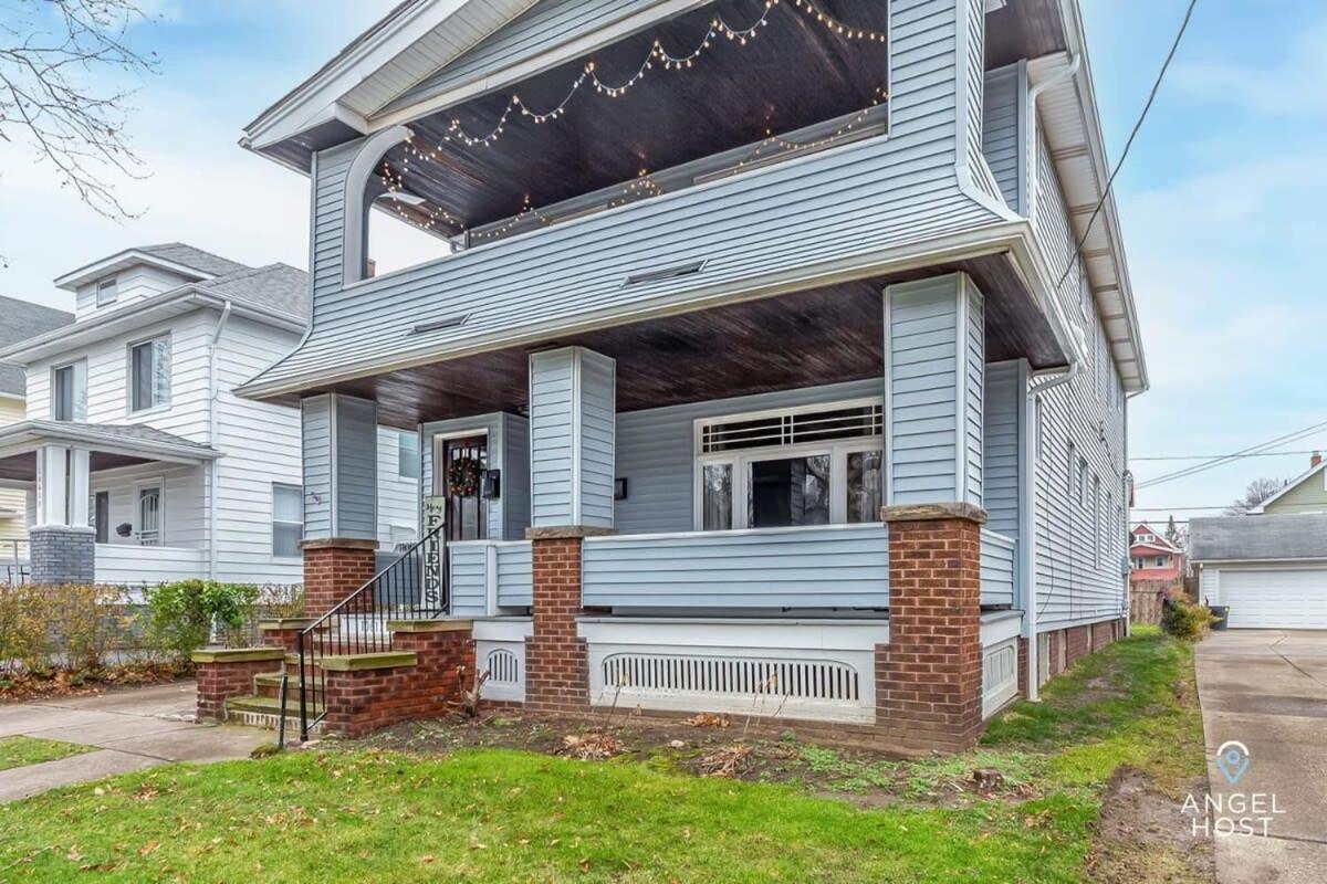 Beautifully Remodeled Duplex Apt In West Blvd Cleveland Exterior photo