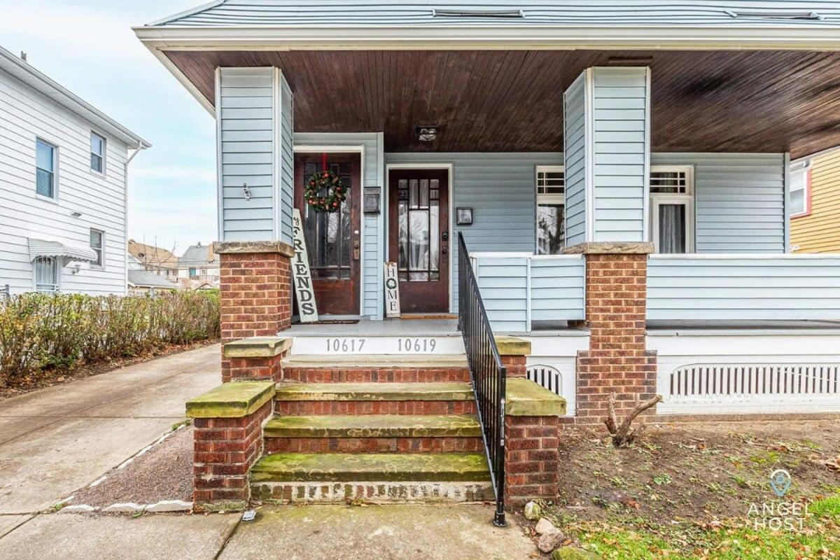 Beautifully Remodeled Duplex Apt In West Blvd Cleveland Exterior photo