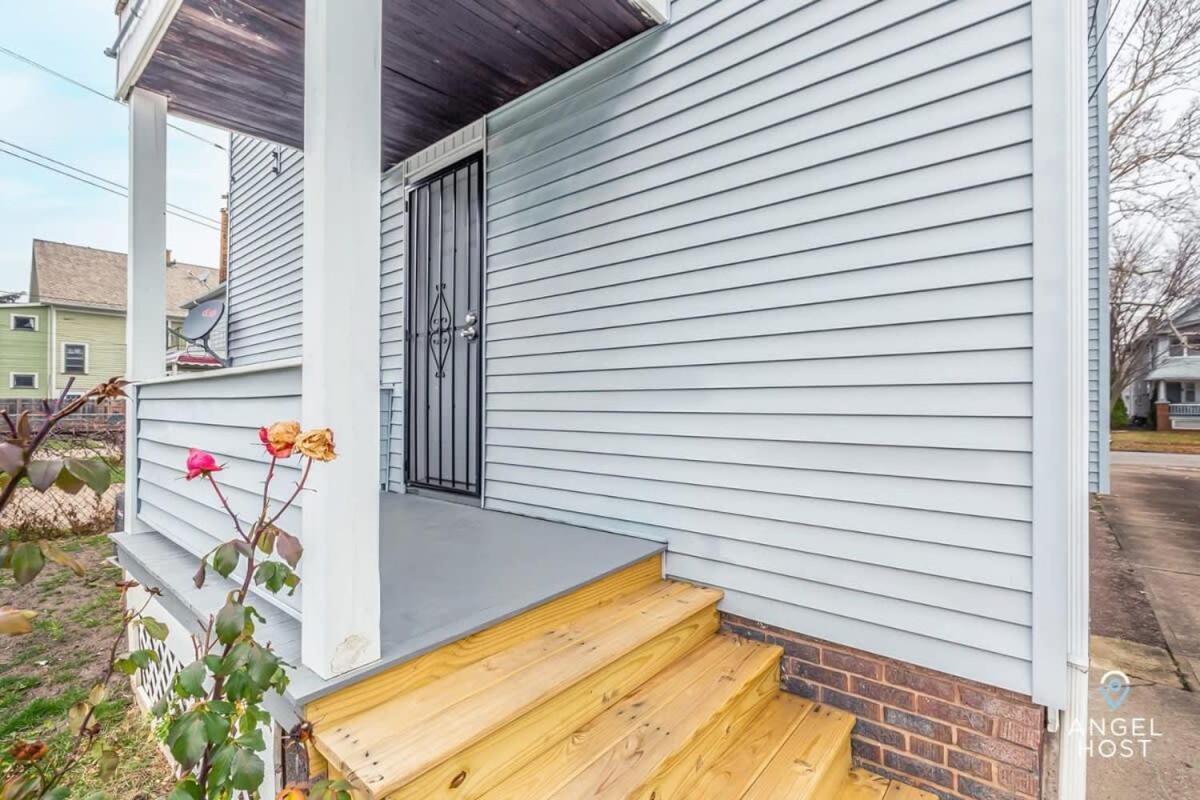 Beautifully Remodeled Duplex Apt In West Blvd Cleveland Exterior photo