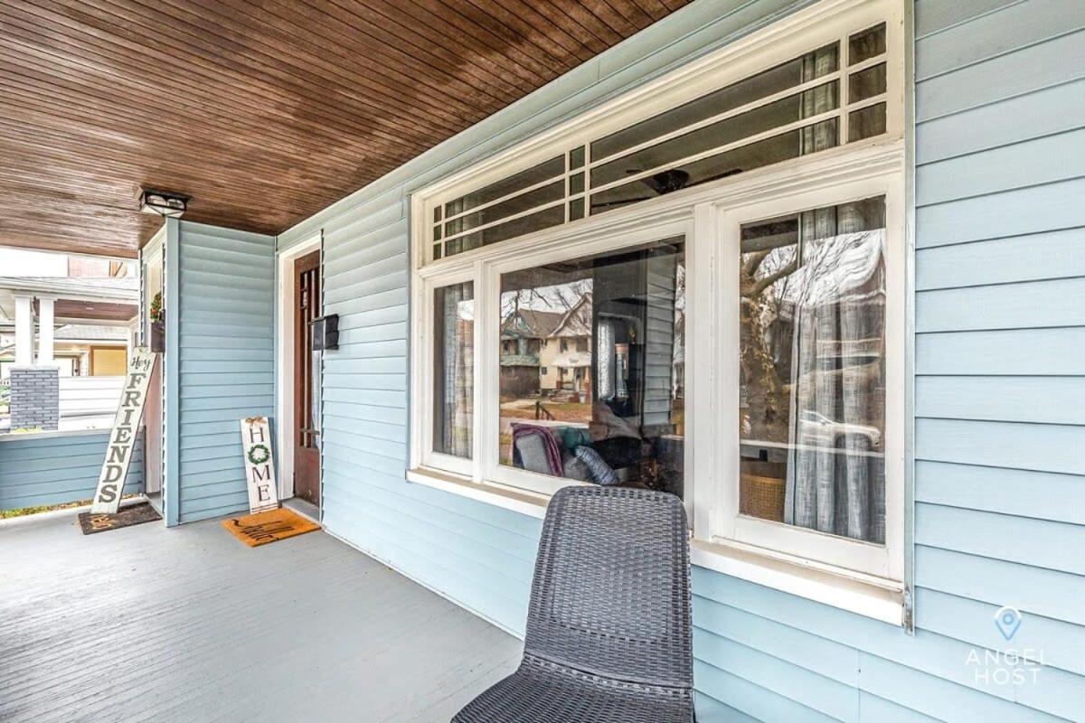 Beautifully Remodeled Duplex Apt In West Blvd Cleveland Exterior photo
