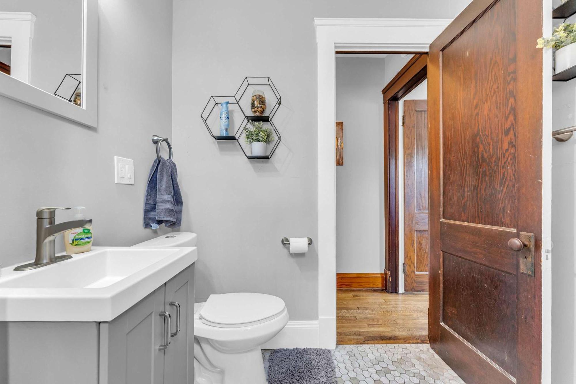 Beautifully Remodeled Duplex Apt In West Blvd Cleveland Exterior photo