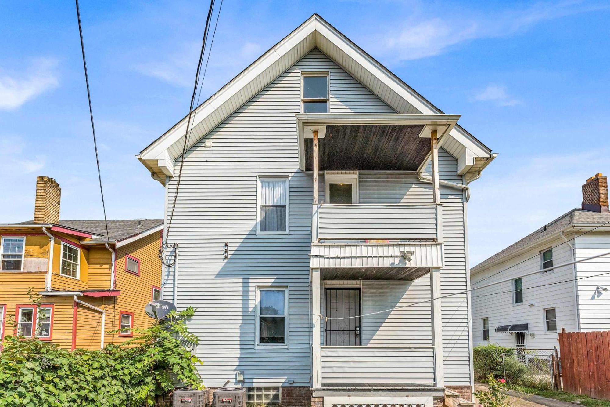 Beautifully Remodeled Duplex Apt In West Blvd Cleveland Exterior photo