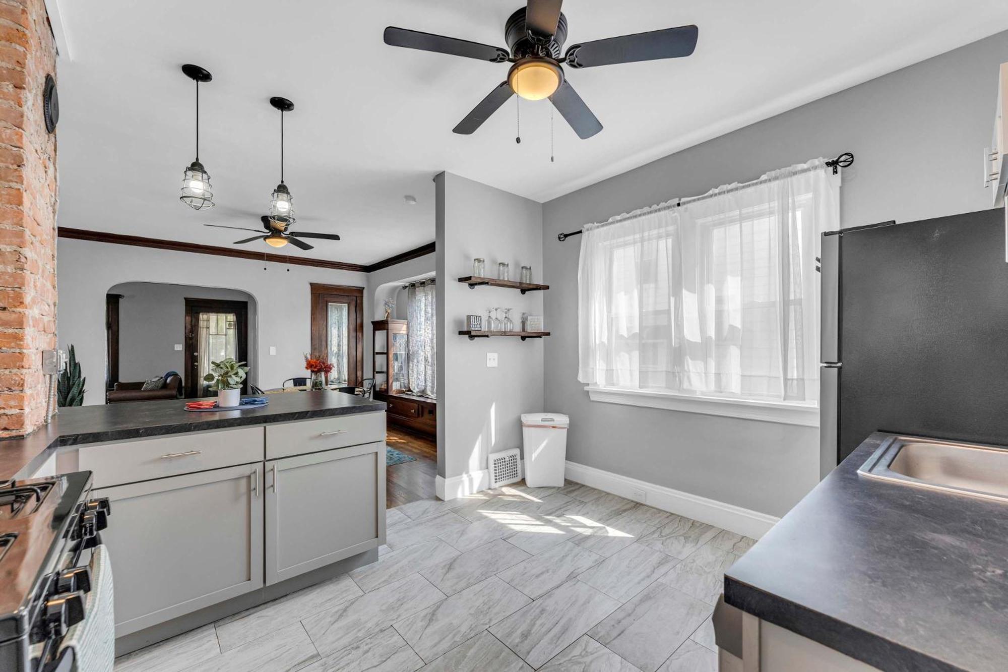 Beautifully Remodeled Duplex Apt In West Blvd Cleveland Exterior photo