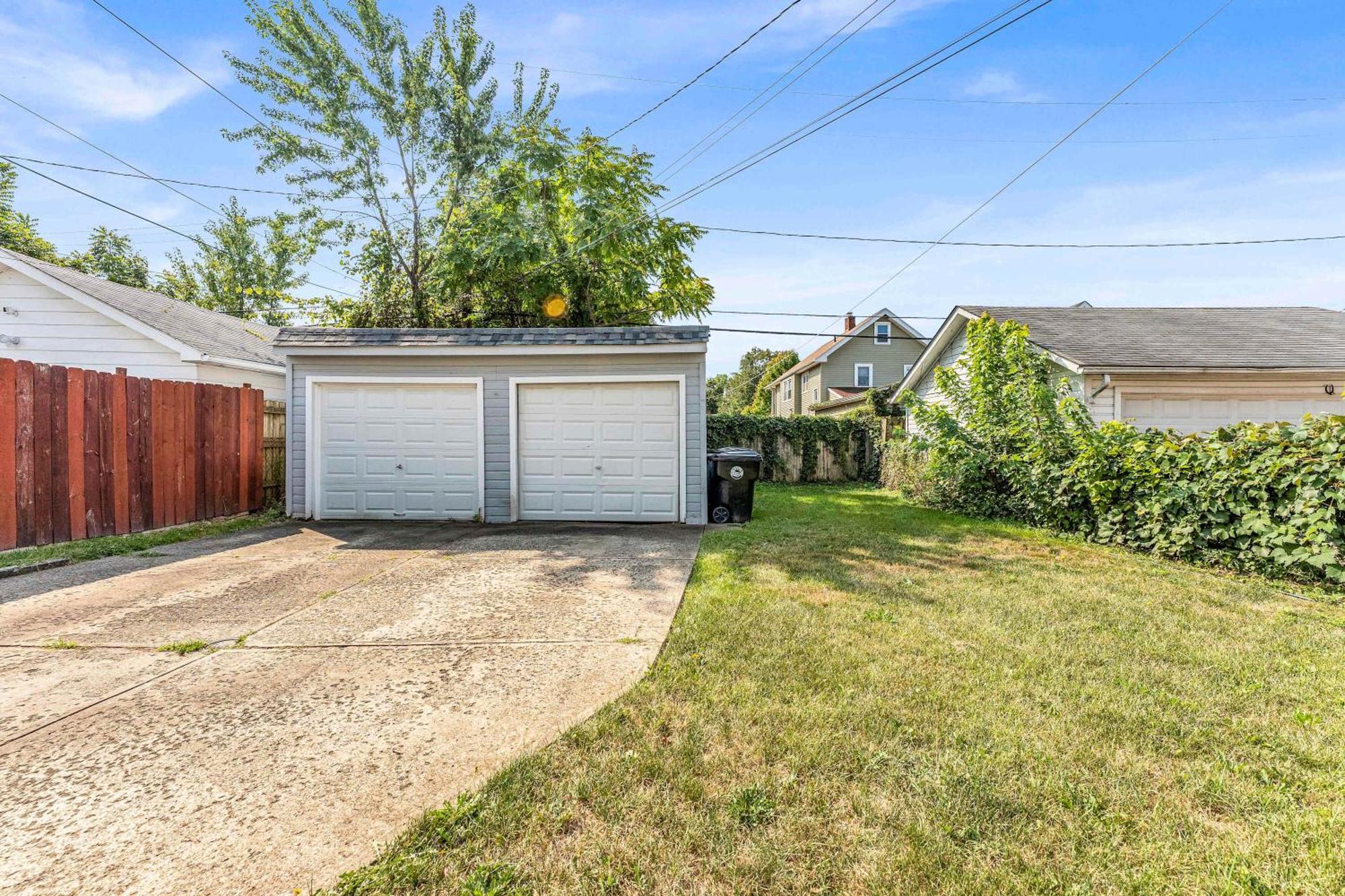 Beautifully Remodeled Duplex Apt In West Blvd Cleveland Exterior photo