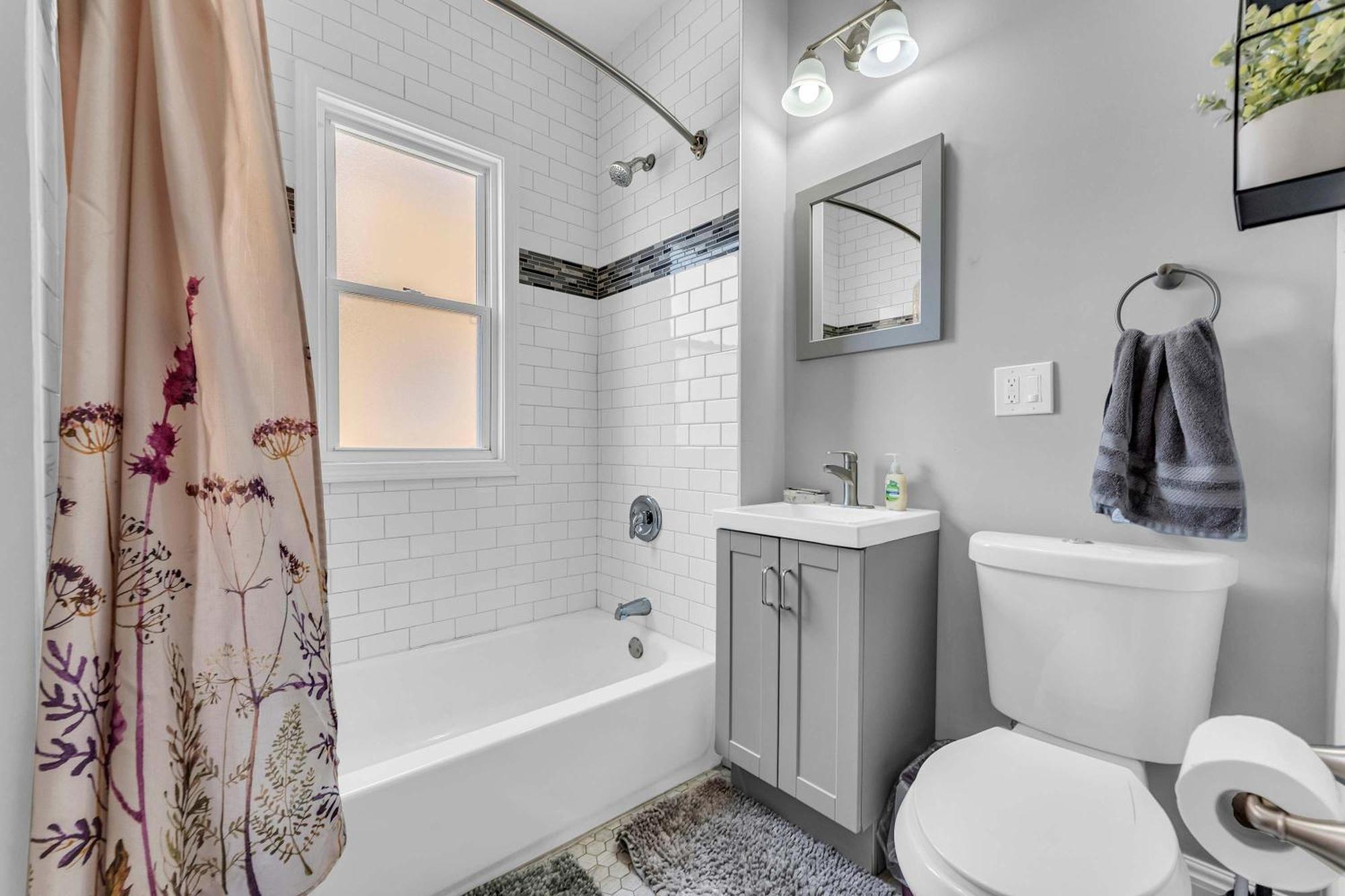 Beautifully Remodeled Duplex Apt In West Blvd Cleveland Exterior photo