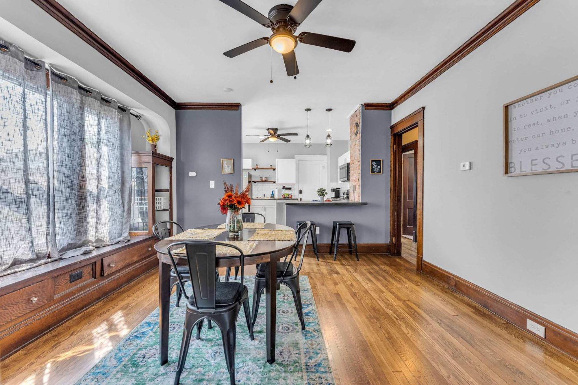 Beautifully Remodeled Duplex Apt In West Blvd Cleveland Exterior photo