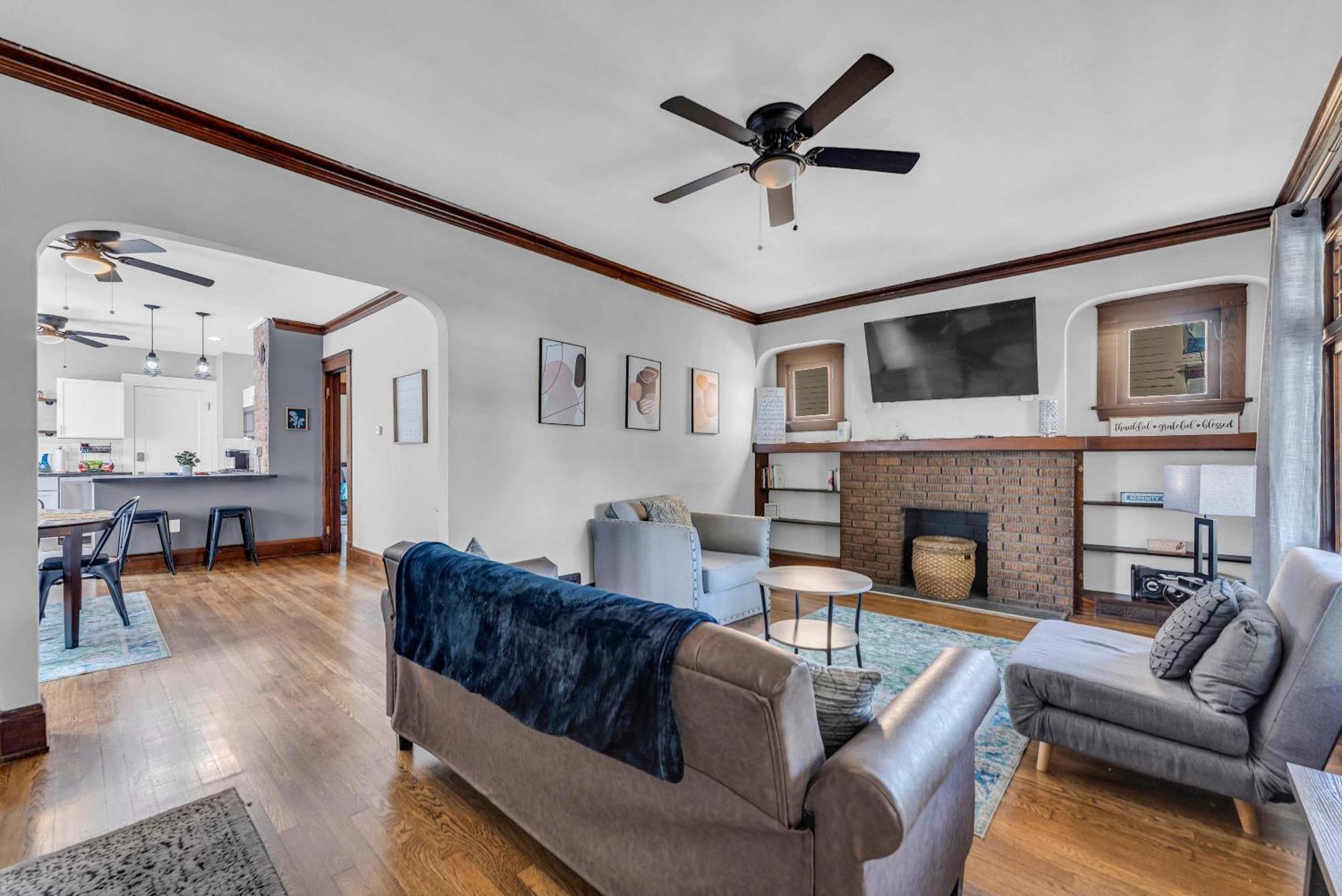 Beautifully Remodeled Duplex Apt In West Blvd Cleveland Exterior photo
