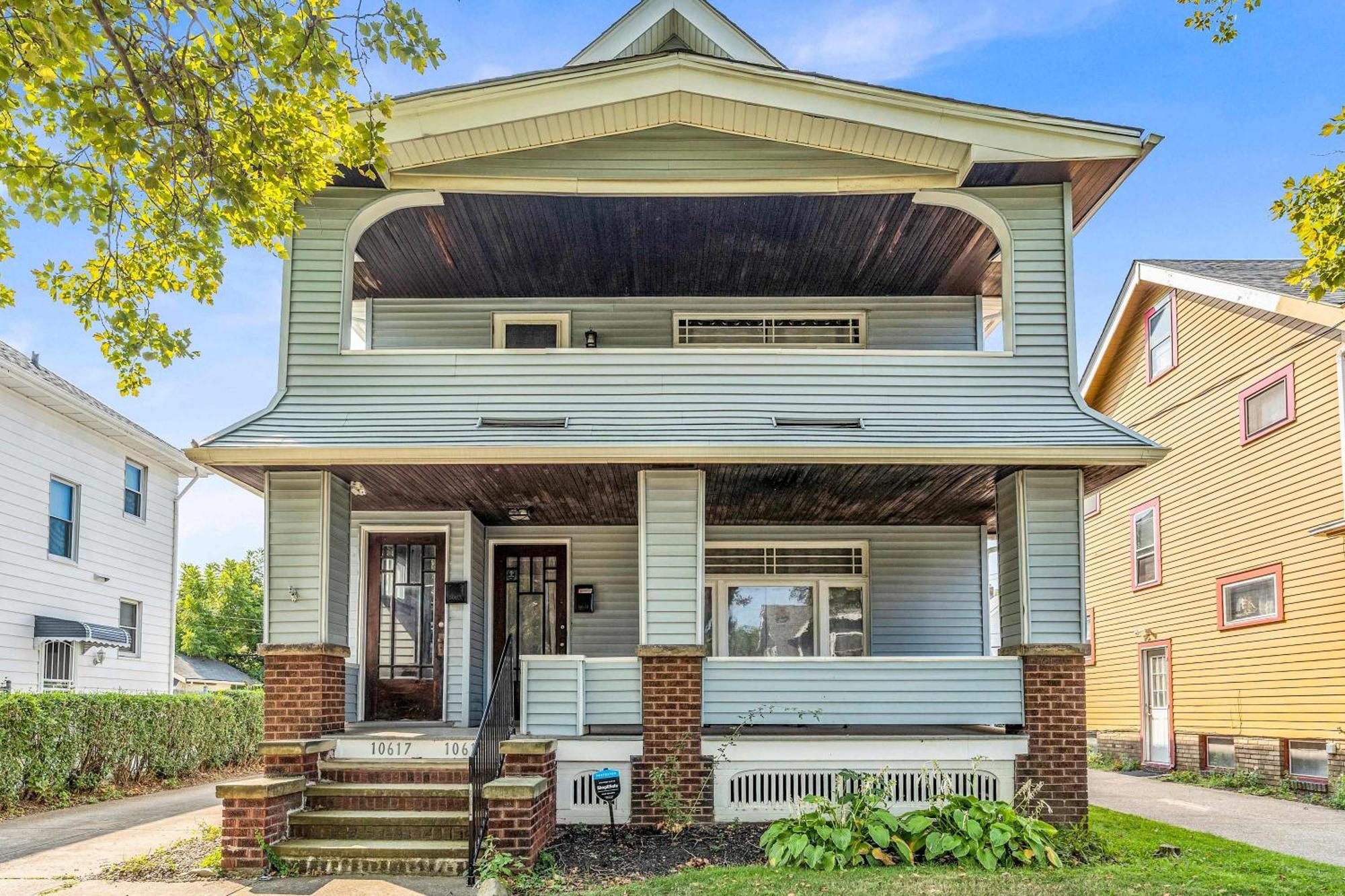 Beautifully Remodeled Duplex Apt In West Blvd Cleveland Exterior photo