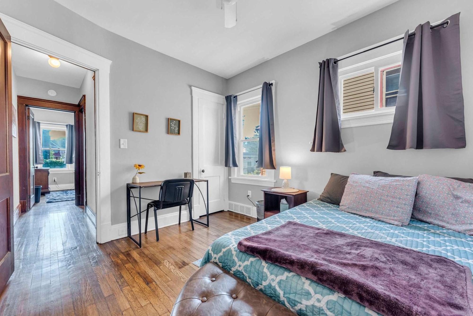 Beautifully Remodeled Duplex Apt In West Blvd Cleveland Exterior photo