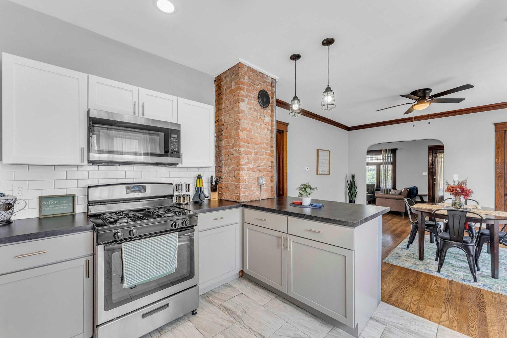 Beautifully Remodeled Duplex Apt In West Blvd Cleveland Exterior photo