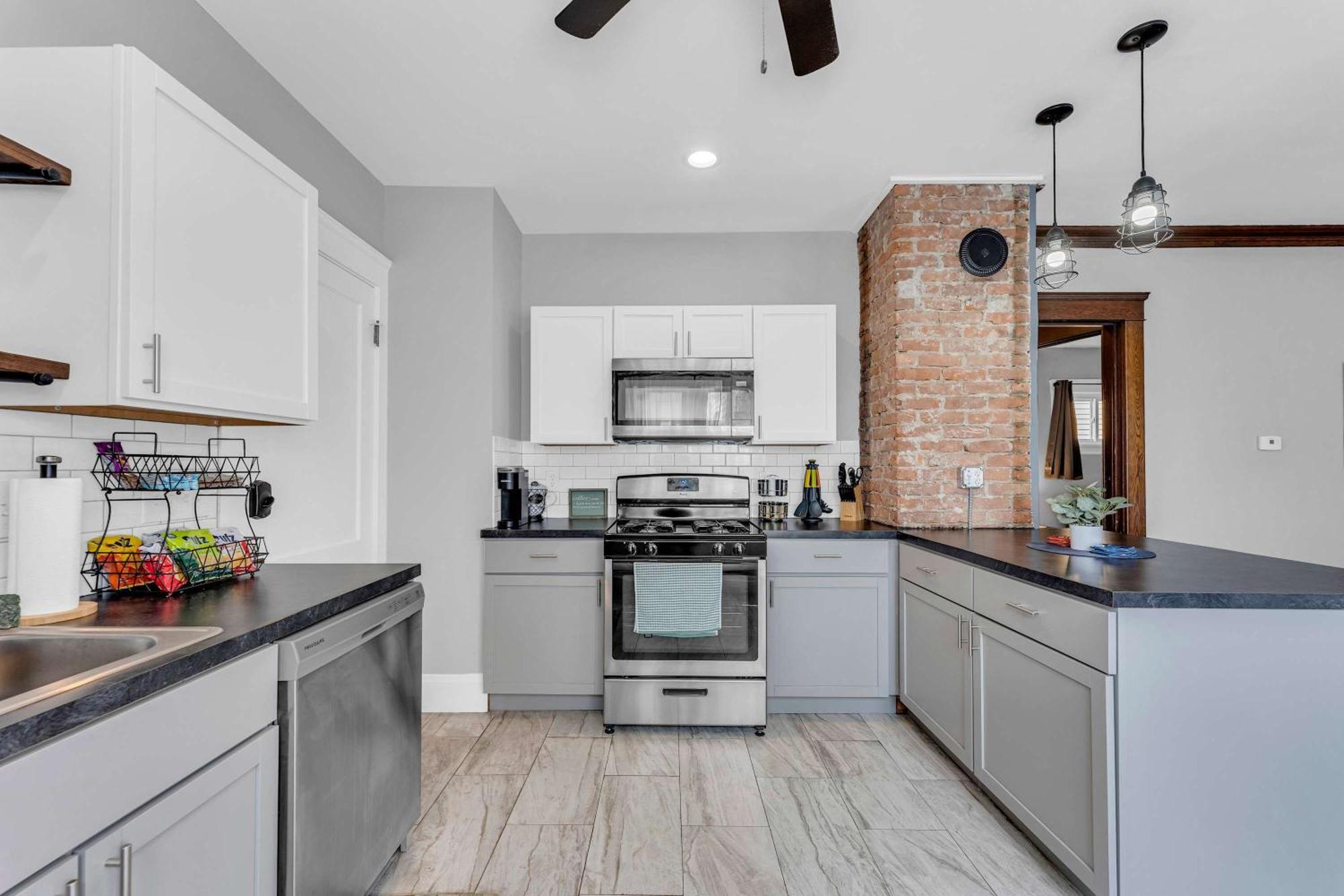 Beautifully Remodeled Duplex Apt In West Blvd Cleveland Exterior photo